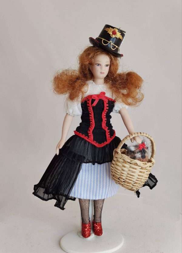 Muñeca vestida estilo steampunk, escala 1:12. Miniatura para casa de muñecas.