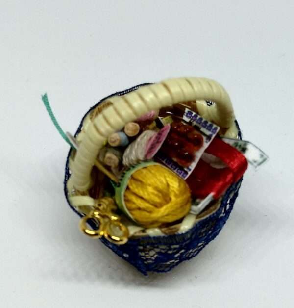 Costurero escala 1:12. Miniatura para casa de muñecas. - Imagen 3