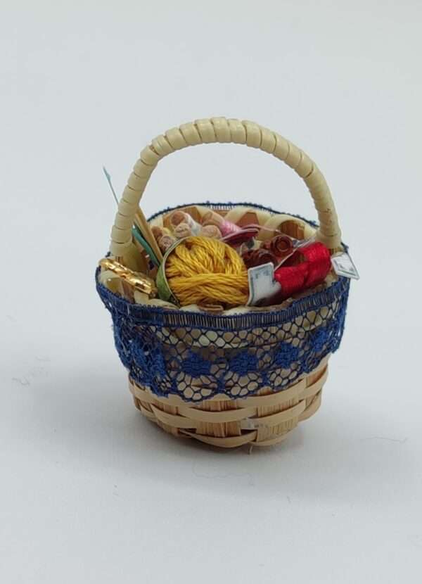 Costurero escala 1:12. Miniatura para casa de muñecas. - Imagen 7